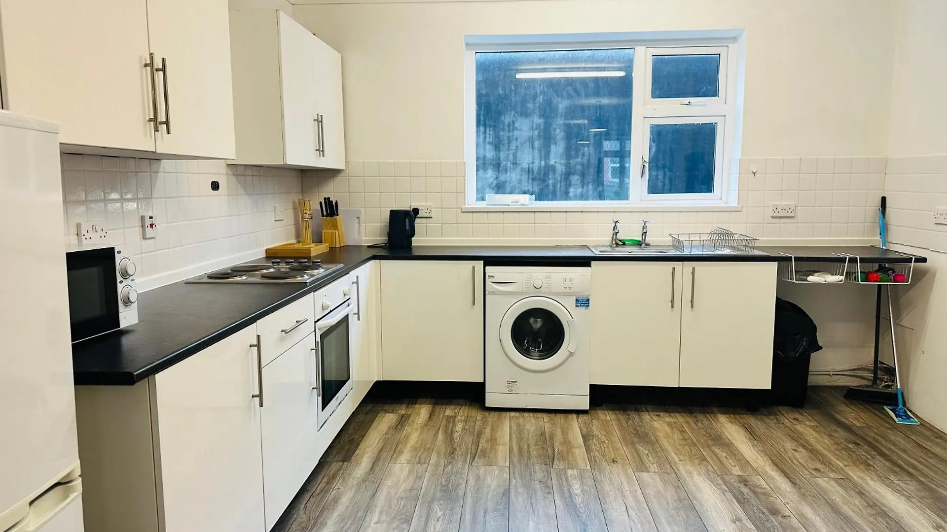 Spacious And Affordable City Center Two Beds Flat Swansea Apartment