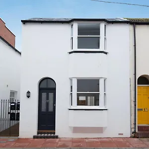 Castle Street - Central Townhouse, Up To 8 Guests Holiday home Brighton