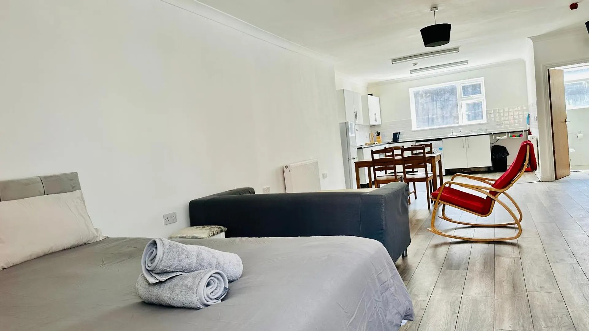Spacious And Affordable City Center Two Beds Flat Swansea 0*,  United Kingdom