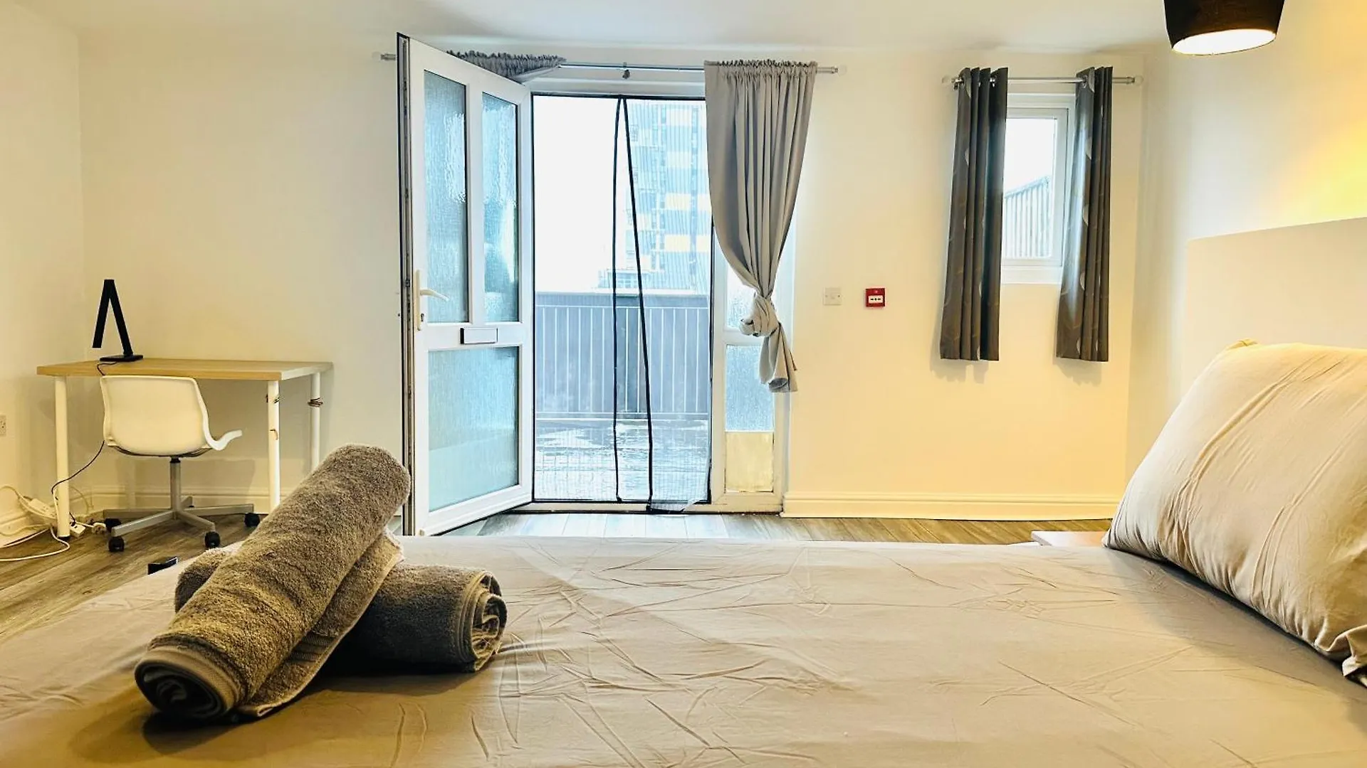 Spacious And Affordable City Center Two Beds Flat Swansea United Kingdom